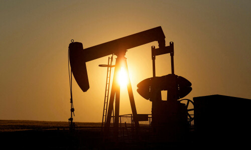 Oil prices inch lower as dollar firms, China Covid worries dent demand