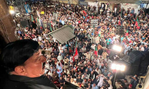 Sheikh Rashid told to vacate land being used as quarters of Lal Haveli Sheikh Rashid told to vacate land being used as quarters of Lal Haveli