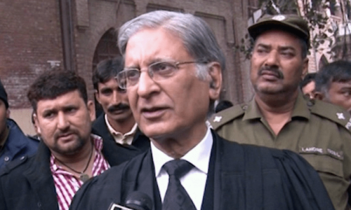 PPP defers protest against Aitzaz Ahsan PPP defers protest against Aitzaz Ahsan