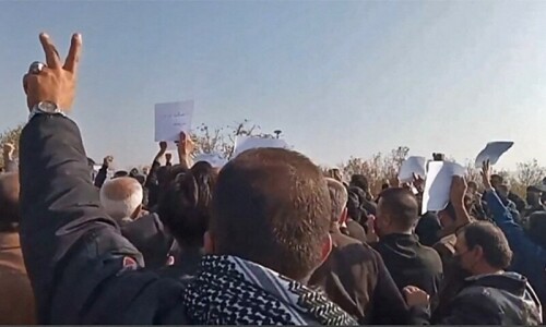 Iran security forces open fire as thousands mourn Mahsa Amini Iran security forces open fire as thousands mourn Mahsa Amini