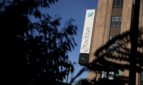 Elon Musk visits Twitter headquarters ahead of takeover deadline