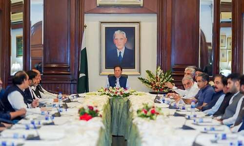 Imran takes pledge from Punjab leaders to buttress march plan