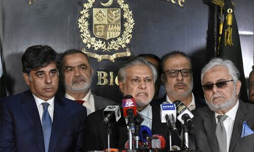 Dar unveils Rs100bn power subsidy for exporters