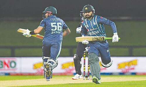 Babar steers Pakistan to T20 tri-series win over New Zealand