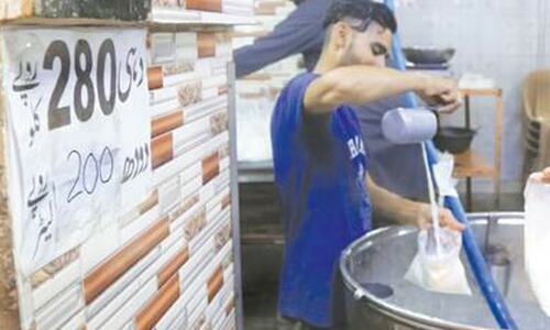 Fresh milk reaches &lsquo;double century&rsquo; in Karachi after Rs20 hike