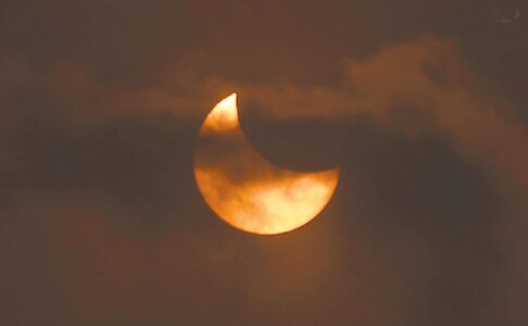 Year&rsquo;s second partial solar eclipse awes Pakistanis