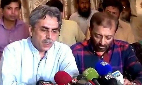 کراچی: اشتعال انگیز تقریر کیس، ایم کیو ایم کے 10 رہنما 3 مقدمات میں بری