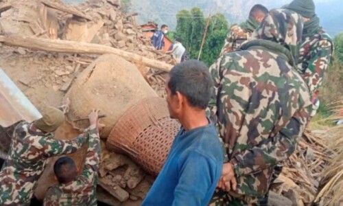 Nepal earthquake kills six, rattles New Delhi