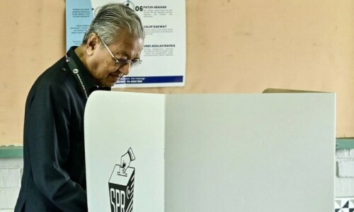 Malaysia&rsquo;s veteran politician Mahathir loses seat in first election defeat in 53 years