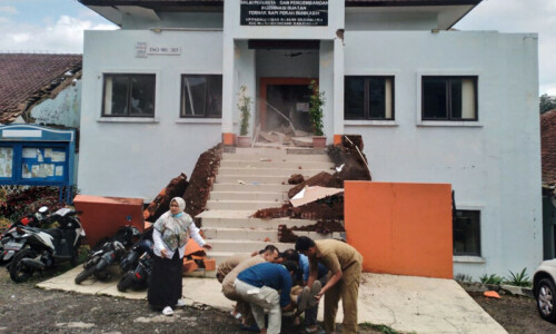 Shallow quake kills 162, injures hundreds on Indonesia&rsquo;s Java island