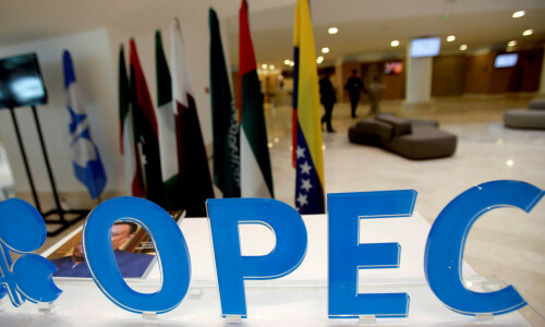 Oil rises as Saudi comments outweigh recession concerns