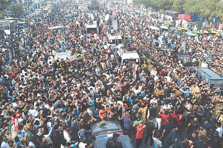 Imran promises revolution, through ‘ballot’ or ‘bloodshed’ Imran promises revolution, through ‘ballot’ or ‘bloodshed’