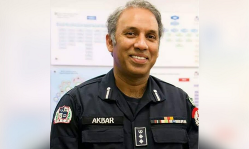 Islamabad IGP told to vacate one of two govt houses