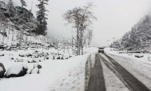 Cold wave sweeps KP after heavy rain, snowfall