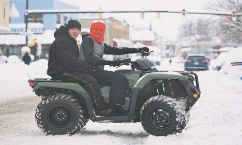 Squalls dump unusual amount of snow on New York state