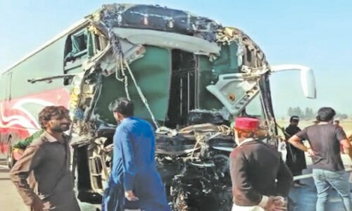 32 injured in bus-trailer collision on Multan-Sukkur Motorway 32 injured in bus-trailer collision on Multan-Sukkur Motorway
