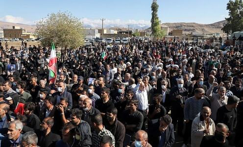 Angry funerals spark fresh protests in Iran