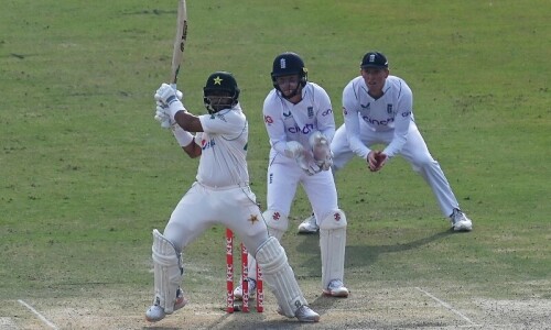 Shafique and Haq give Pakistan solid start after England&rsquo;s 657 in 1st Test