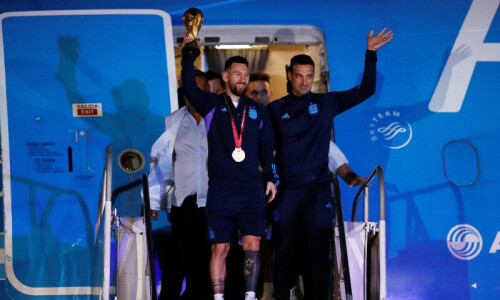 Argentines dance, cry and cheer in streets as World Cup winners return Argentines dance, cry and cheer in streets as World Cup winners return