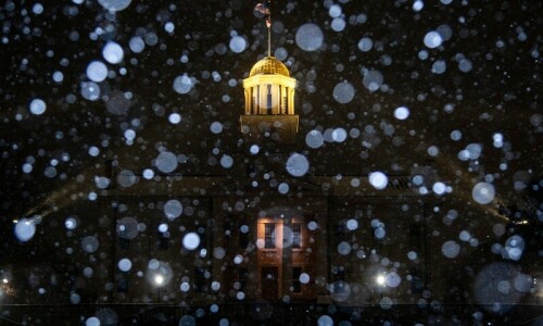Holiday flights scrapped as massive winter storm sweeps US