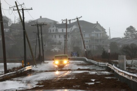 Winter storm stymies US travel, cuts power to over 1m homes