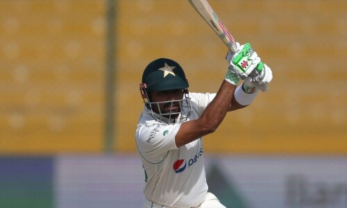 Babar Azam and Sarfaraz Ahmed punish sloppy New Zealand in first Test