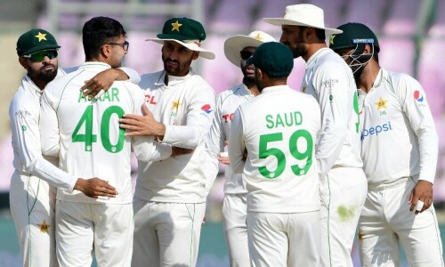 Pakistan fight to avoid defeat in first Test after Williamson double ton