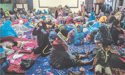 Thousands evacuated as volcano erupts on Java island