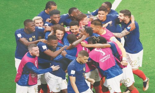France&rsquo;s strength in depth pulls them through