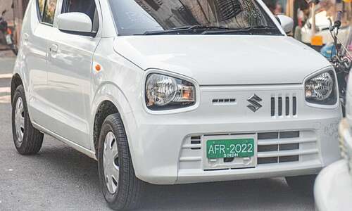 Time&rsquo;s up for vehicles with illegal sirens, fancy plates, tinted glasses in Karachi