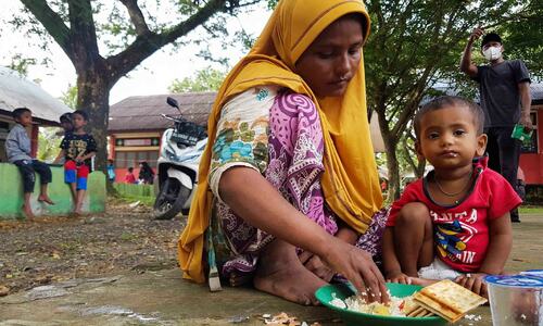 UN urges countries to help Rohingya at sea as hundreds land in Indonesia