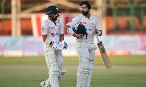 Haq anchors Pakistan after New Zealand pile on 449 in second Test