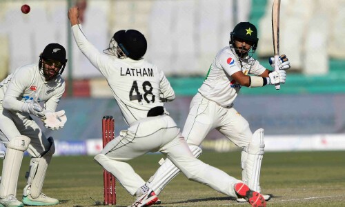 New Zealand fight back after Shakeel&rsquo;s maiden century in second Test