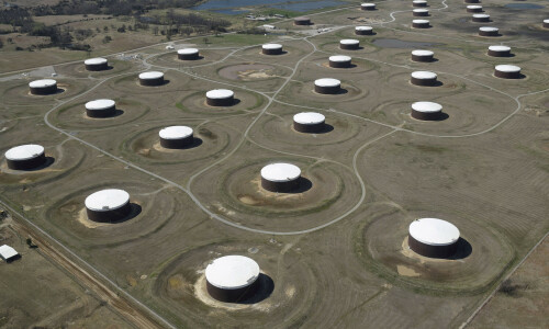 Oil rebounds after biggest drop in decades at start of year
