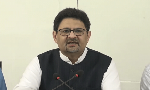Miftah regrets bringing up Dar’s relation to Sharifs in tirade on his ouster as finmin Miftah regrets bringing up Dar’s relation to Sharifs in tirade on his ouster as finmin
