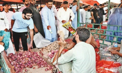 Food prices push weekly inflation to 30.6pc Food prices push weekly inflation to 30.6pc
