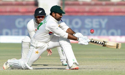 Sarfaraz foils New Zealand to salvage draw in second Test