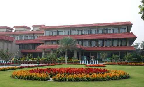Funds meant for needy students land in Islamabad&rsquo;s elite club