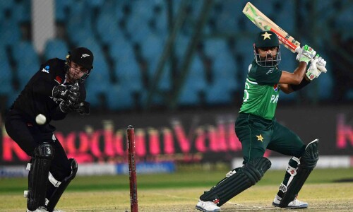 Conway hits hundred as New Zealand thump Pakistan to level series Conway hits hundred as New Zealand thump Pakistan to level series