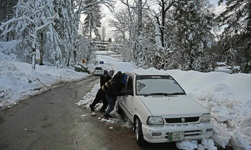 Punjab govt prioritises tourists’ safety during snowfall in Murree Punjab govt prioritises tourists’ safety during snowfall in Murree