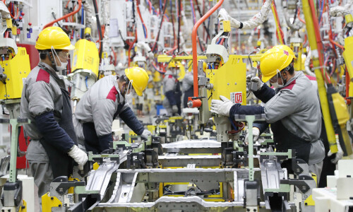China's economy grows at slowest pace in decades but tops forecasts