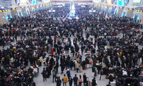 China plays down Covid outbreak with holiday rush at full tilt China plays down Covid outbreak with holiday rush at full tilt