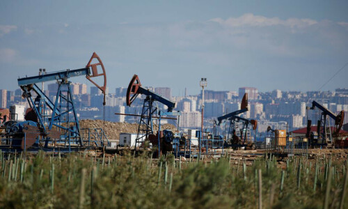Oil falls ahead of Opec+, US Federal Reserve meetings
