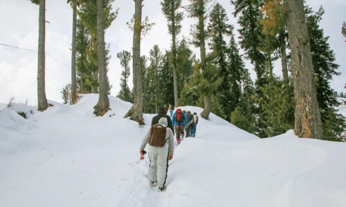 Tourists throng Swat after heavy snowfall