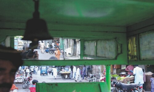 HOW DO KARACHI&rsquo;S POOR SEE THEMSELVES?