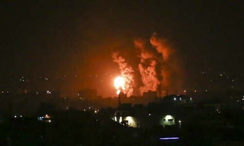 Israeli warplanes strike Gaza overnight