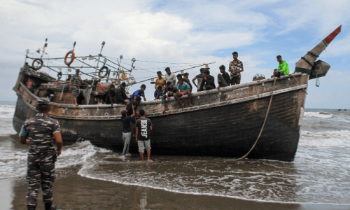 69 Rohingya refugees land on Indonesia&rsquo;s west coast
