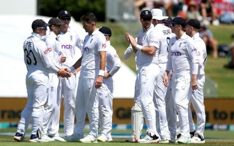 England thrash New Zealand in first Test