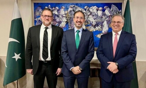 Pakistan, US reaffirm commitment to address common terrorism threat