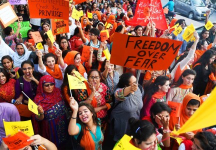 Sixth edition of Aurat March to be held at Karachi&rsquo;s Burns Garden on Sunday
